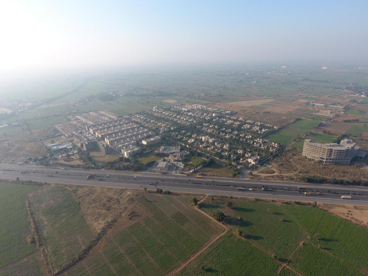 Golden Huts Resorts Rewari ภายนอก รูปภาพ