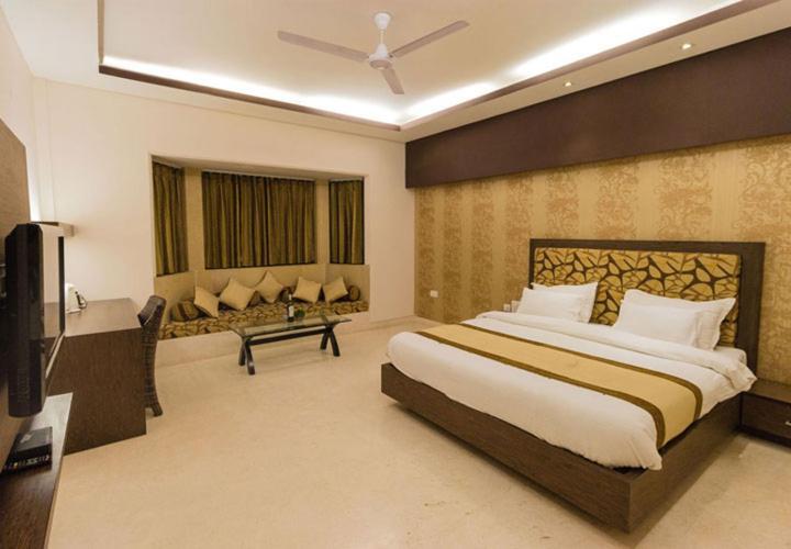 Golden Huts Resorts Rewari ภายนอก รูปภาพ